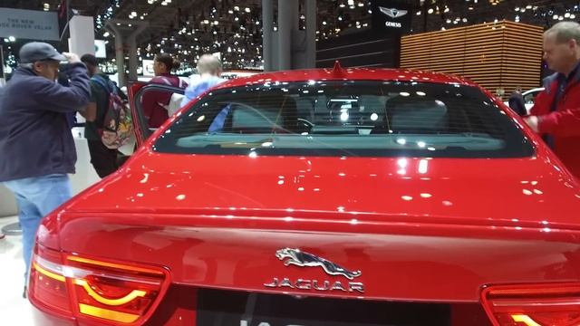 2018 Jaguar XE Walkaround - 2017 New York International Autoshow смотреть онлайн