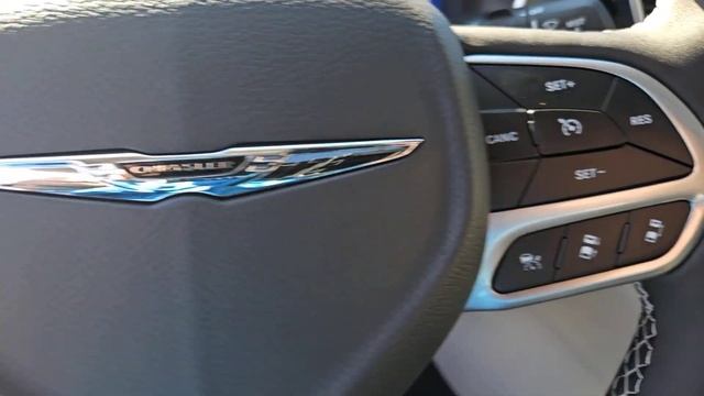 2023 Chrysler Pacifica Touring L MO Kansas City, Gladstone, Liberty, Parkville, Saint Joseph смотреть онлайн