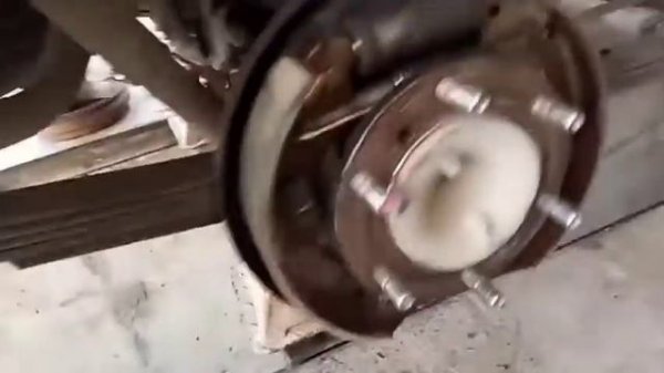 D-MAX ISUZU BRAKE SHOE'S REPLACEMENT; HOW TO PREVENT BRAKE DRUMS BEING DAMAGE