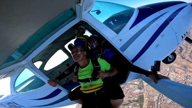 Sergio Alonso Santana First Tandem Jump from 10000 feet at iJump in Gran Canaria смотреть онлайн