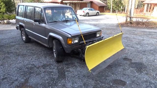 1988 Isuzu Trooper II with Meyer snowplow смотреть онлайн