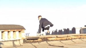 ШКОЛЬНИК БРОСИЛСЯ С КРЫШИ ИЗ ЗА ОГЭ