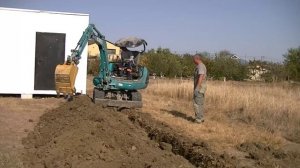 Копка траншеи мини-экскаватором