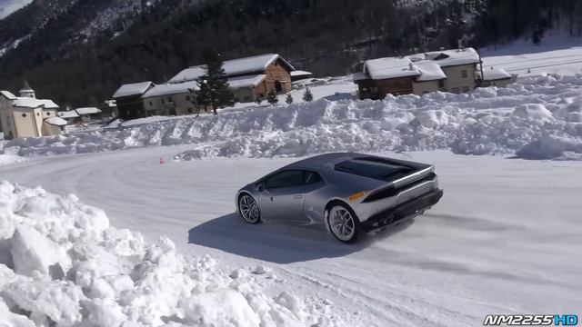 Lamborghini Huracán Having Fun in the Snow - Drifts, Launches & Donuts! смотреть онлайн