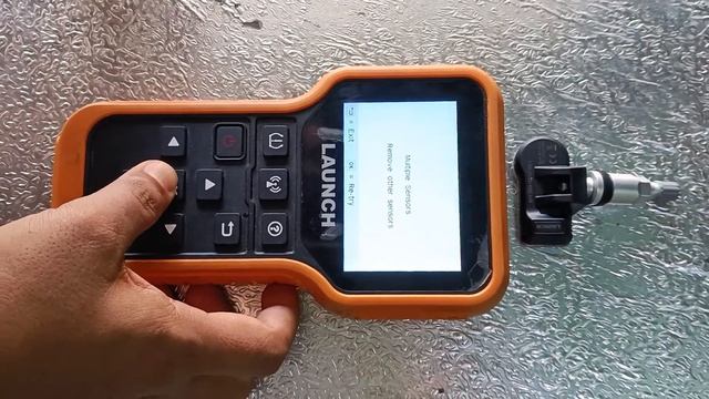 Launch ; Tyre pressure sensor programming For Soueast DX7 (095188951) FB: Lin Lin Hein смотреть онлайн