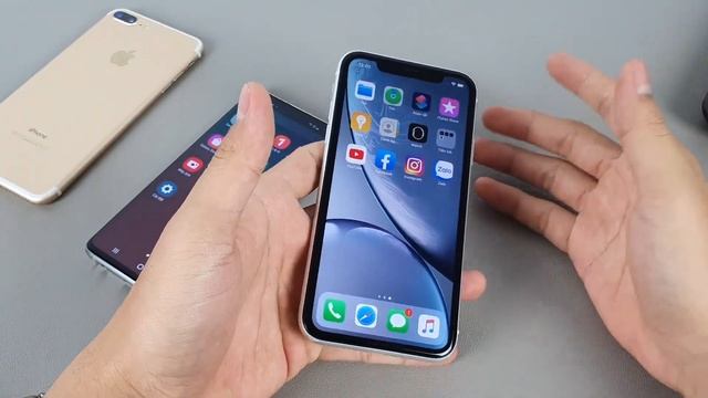 Galaxy S10 vs iPhone XR - Lựa Chọn Người Đẹp hay Quái Vật ? смотреть онлайн