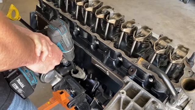 "Mastering Jeep Cherokee XJ 4.0 Oil Pump Priming: Essential Steps for Optimal Engine Performance!" смотреть онлайн