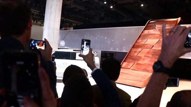 PRESENTAZIONE LAND ROVER DEFENDER 2020 - IAA Frankfurt 2019 смотреть онлайн