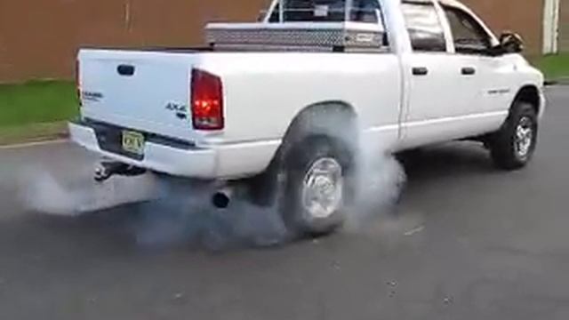 2003 Dodge Ram 2500 Cummins Turbo Diesel Burnout