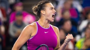 Арина Соболенко обыграла олимпийскую чемпионку Парижа Чжэн Циньвэнь в финале турнира WTA-1000