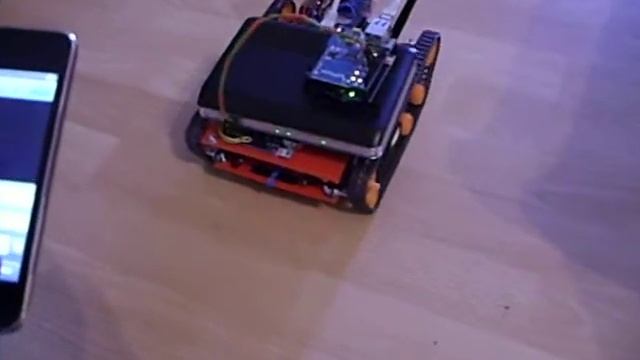 iPod Touch 2G controlled robot (Protos II. - ipod wifi control, second test) смотреть онлайн