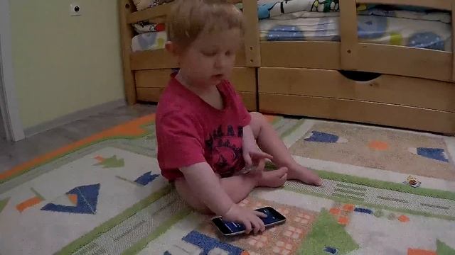 Мой брат Вова изучает мамин iphone смотреть онлайн
