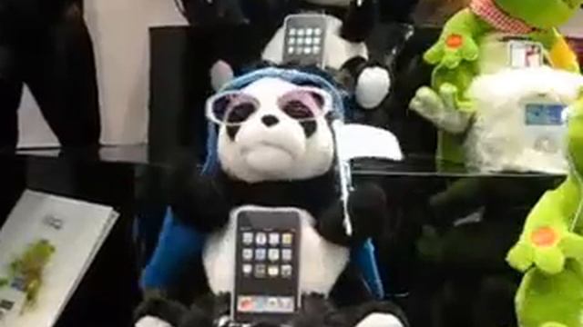 Computex 2008 - Dancing Panda iPod Alarm Clock Dock смотреть онлайн