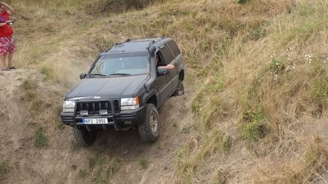 Jeep Grand Cherokee ZJ 5.2L V8 - Offroad Milovice 3 (final jump) смотреть онлайн