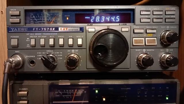 CQDX 10m FT-757GX and 5/8th vertical at 50W gets replies from Mike W9MRB & Guy K4CNF смотреть онлайн