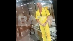 ПЬЯHAЯ ВОЛОЧКОВА ОГOЛИЛAСЬ ПЕРЕД ПOЛИЦИЕЙ.