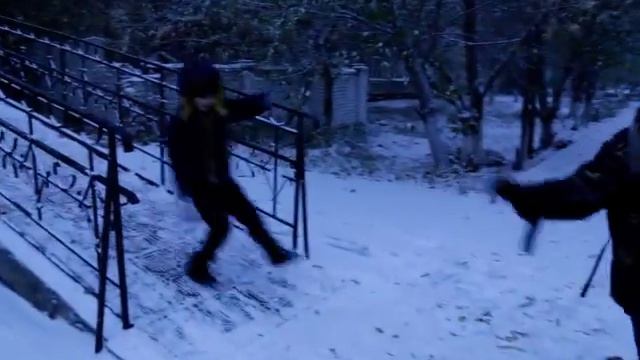 Дети скользят по пандусу смотреть онлайн