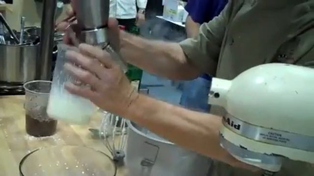 Chef Whitney Debuts the "Edible Dirty Martini" at the Western Expo 2010 смотреть онлайн