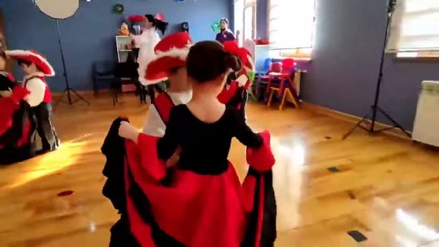 Испанский танец в садике/Ispan Reqsi Bagcada