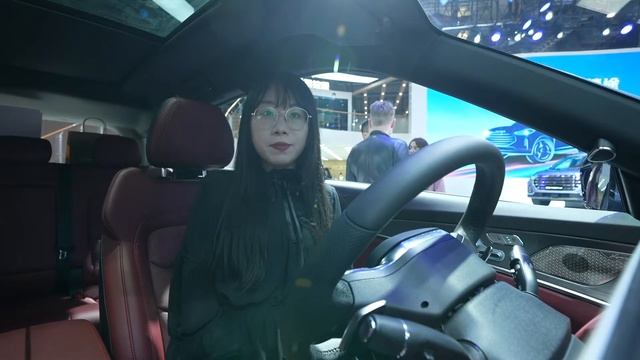 X70 Plus | Spanish commentary of X70 Plus in Shanghai auto show смотреть онлайн