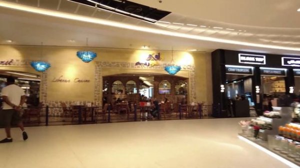 DUBAI MALL APPLE STORE INSIDE WALK