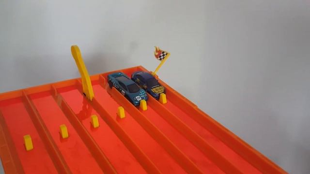 Hot Wheels Pursuit Lamborghini vs Police смотреть онлайн