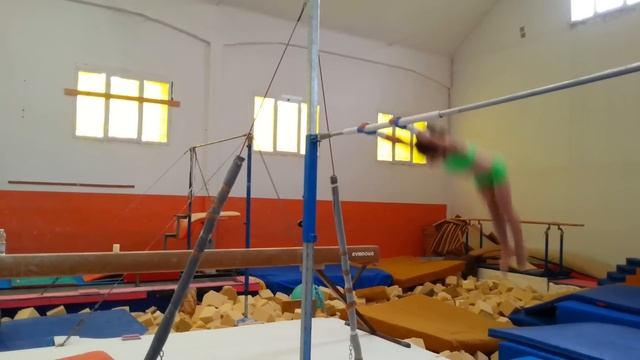 PRIMI ELEMENTI AI CINGHIETTI | Tutorial Ginnastica Artistica CSB смотреть онлайн