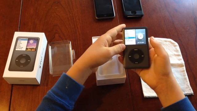 iPod Classic 160GB Unboxing смотреть онлайн