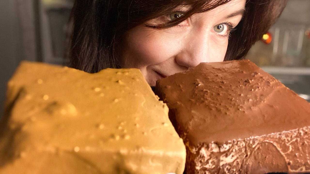 ASMR crunch of wet chalk in paste/ Мел Боровской💦в пастах ❤💛 смотреть онлайн