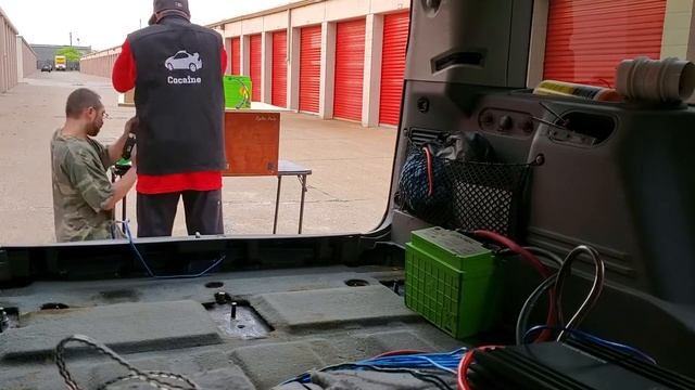 BoomSquad Installing 4 10"s in a Jeep Commander смотреть онлайн