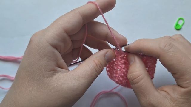 Чепчик для пупса 12 см. Чепчик узором жемчужиный спицами.