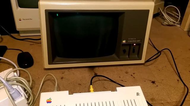 Apple Monitor III quick test with Apple IIc смотреть онлайн