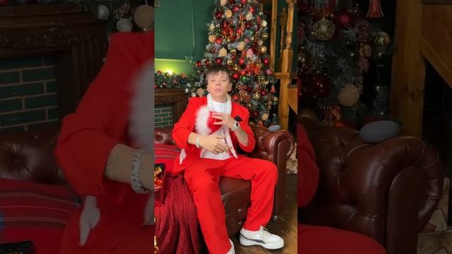 Элвин Грей в костюме Деда Мороза #элвингрей смотреть онлайн