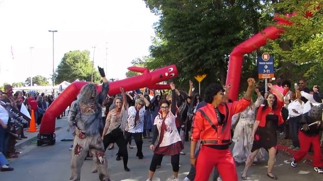 2014 Lincoln Property Company - Performing The Thriller смотреть онлайн