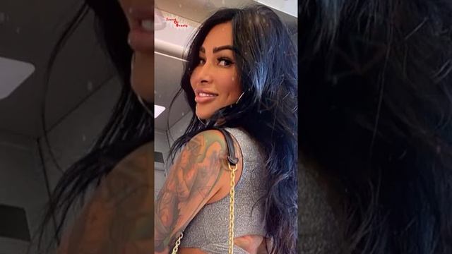 BRITTANYA RAZAVI CURVY MODEL | PLUS SIZE MODEL FASHION OUTFITS | SOCIA MEDIA INFLUENCER