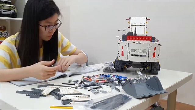 全世界最大的挖掘机 | Go Big or Go Home | Liebherr R9800 | 胡乱开箱 | LEGO 42100 смотреть онлайн