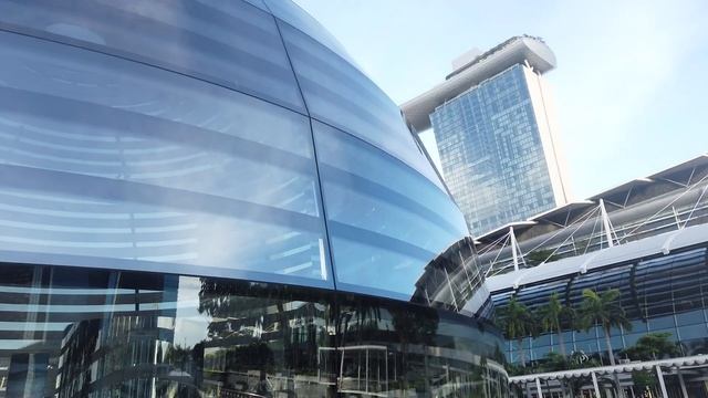 Tour Inside World’s First Floating Apple Store at Marina Bay Sands Singapore смотреть онлайн