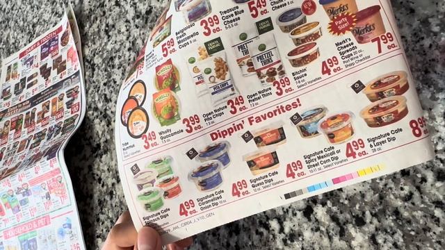 ASMR листаю каталог из магазина США шепот жвачка АСМР чавканье Chewing Gum жевачка