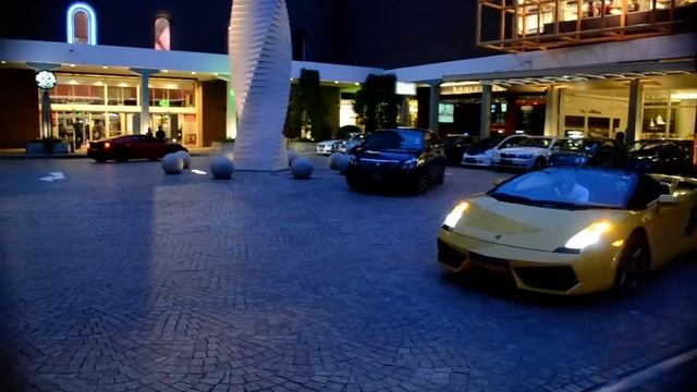 Ferrari 360 and Lamborghini Gallardo Spyder arriving and parking at Millenia Walk Singapore смотреть онлайн
