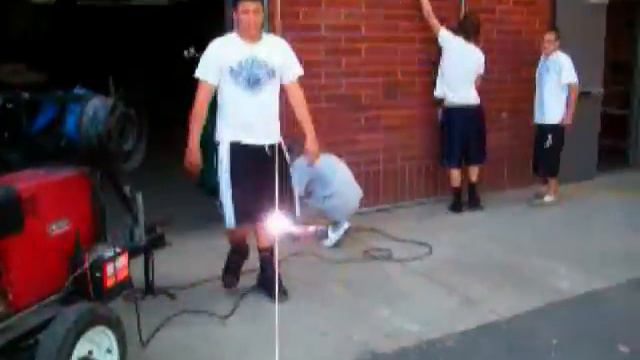 Welding with a Lincoln Electric Portable Welder смотреть онлайн