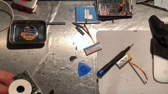 Trying to Fix a Broken iPod Classic 6th Generation смотреть онлайн