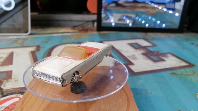 Hot Wheels Lincoln Continental 1964 convertible weiß 1:64 смотреть онлайн