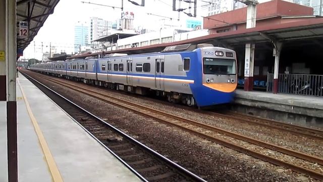 20131222@1238次[新竹発縦貫線（北段）経由基隆行](EMU700型電聯車)區間車列車~桃園站出發!! смотреть онлайн