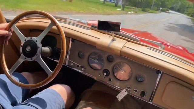 1959 Jaguar XK150 Driving Down Country Road смотреть онлайн