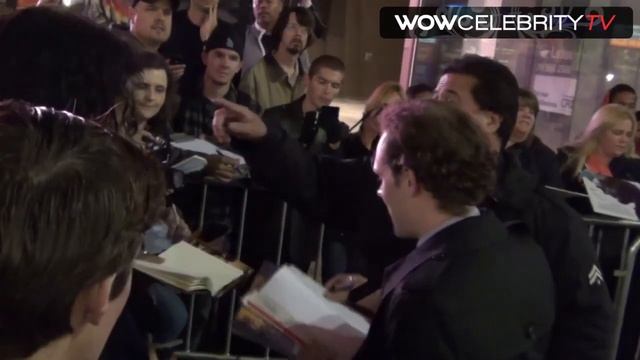 Joseph Cross signing autographs at Lincoln Premiere in LA смотреть онлайн
