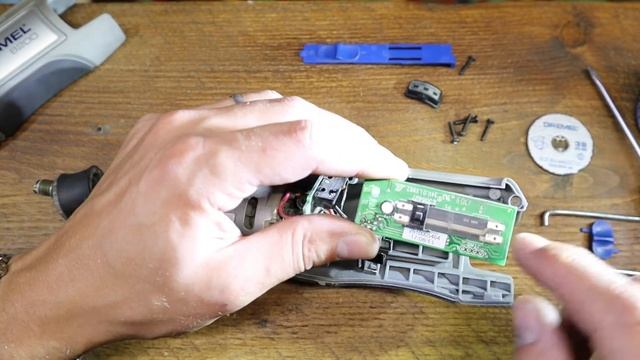 Dremel 8200 / 8220 Teardown - How Good Is A Cordless Dremel After 5 Years Of Use?