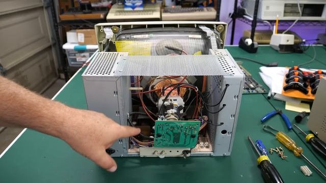 AMAZING IBM E-Waste Shed-Stored Treasures смотреть онлайн