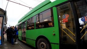 Троллейбусы в Казани в цвете лето в 4К