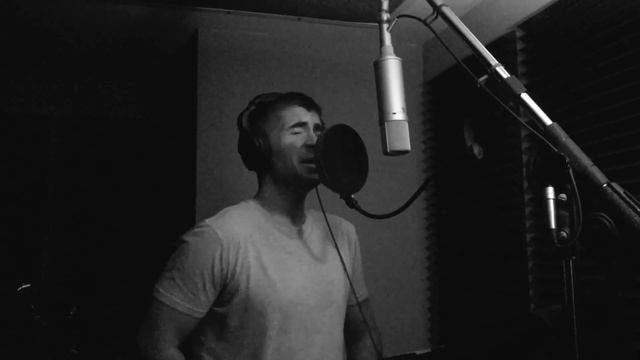 Dancing On My Own - Calum Scott (cover by Jonathon Robins) смотреть онлайн