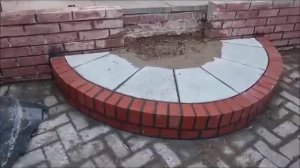 Крыльцо из кирпича, закруглённое